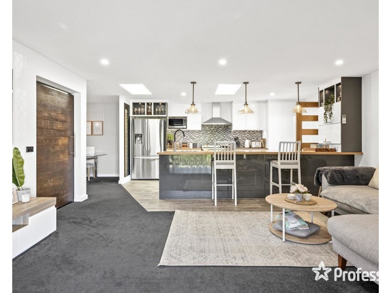 24 Edward Road, Chirnside Park VIC 3116