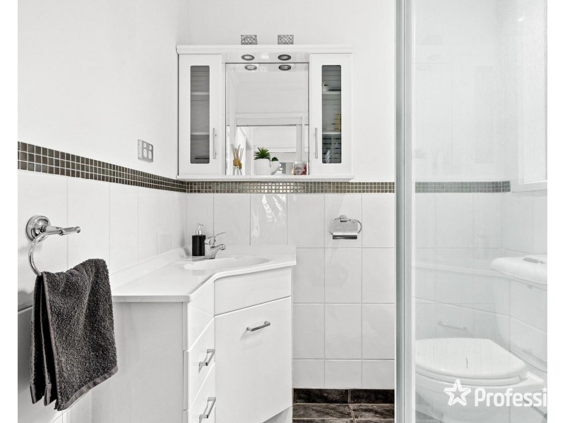 24 Edward Road, Chirnside Park VIC 3116