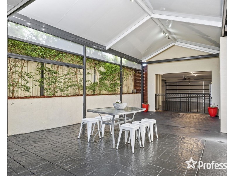 24 Edward Road, Chirnside Park VIC 3116