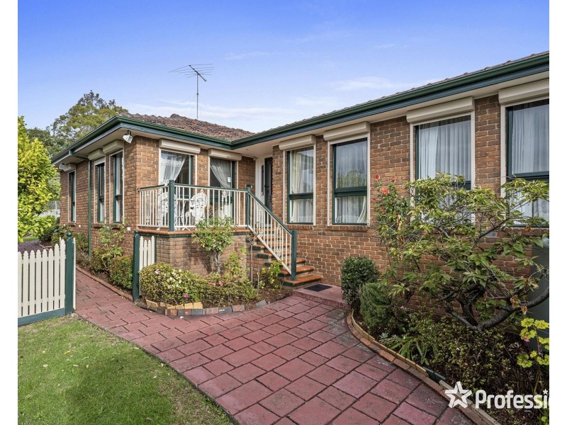 6 Cumberland Crescent, Chirnside Park VIC 3116