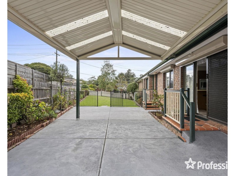 6 Cumberland Crescent, Chirnside Park VIC 3116