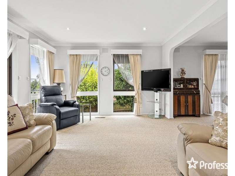 6 Cumberland Crescent, Chirnside Park VIC 3116