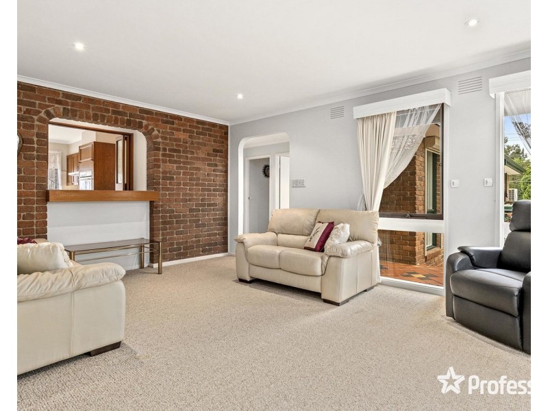 6 Cumberland Crescent, Chirnside Park VIC 3116