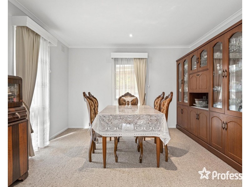 6 Cumberland Crescent, Chirnside Park VIC 3116