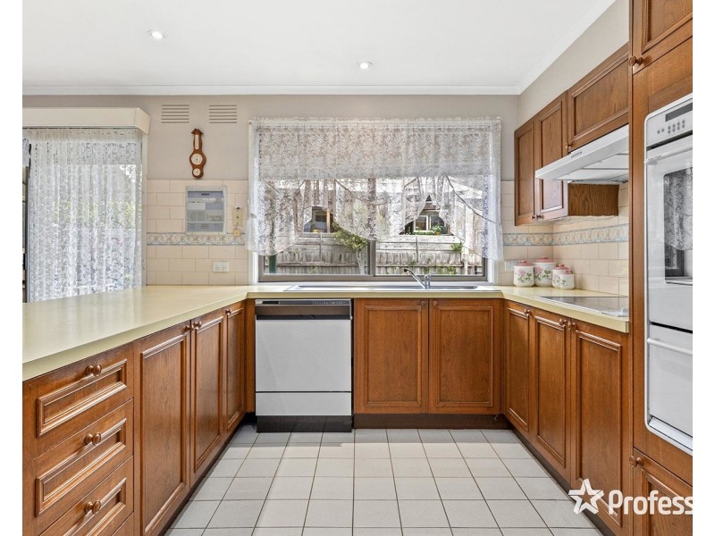 6 Cumberland Crescent, Chirnside Park VIC 3116