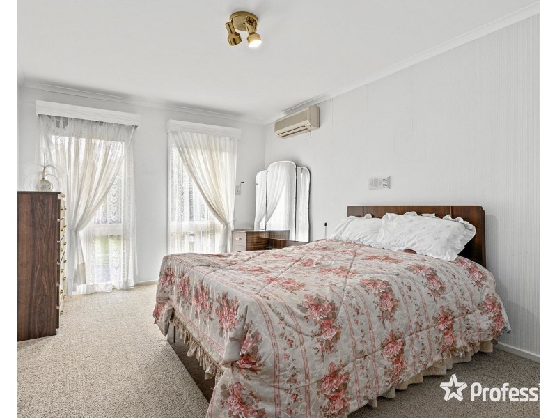 6 Cumberland Crescent, Chirnside Park VIC 3116