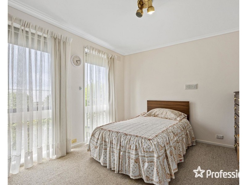 6 Cumberland Crescent, Chirnside Park VIC 3116