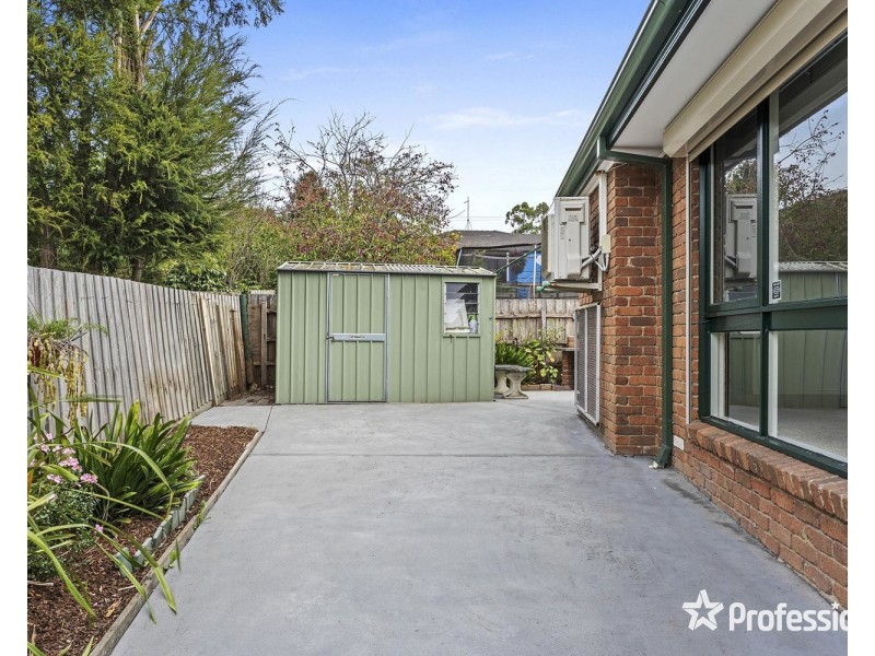 6 Cumberland Crescent, Chirnside Park VIC 3116