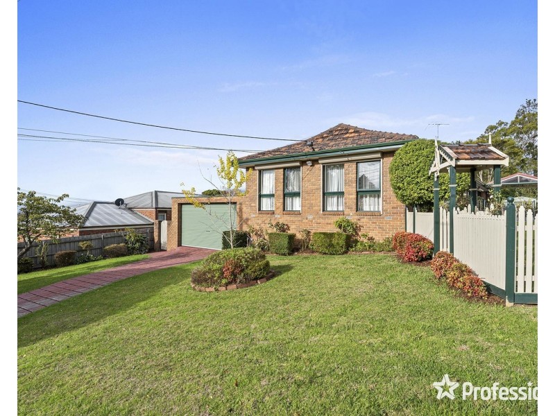 6 Cumberland Crescent, Chirnside Park VIC 3116
