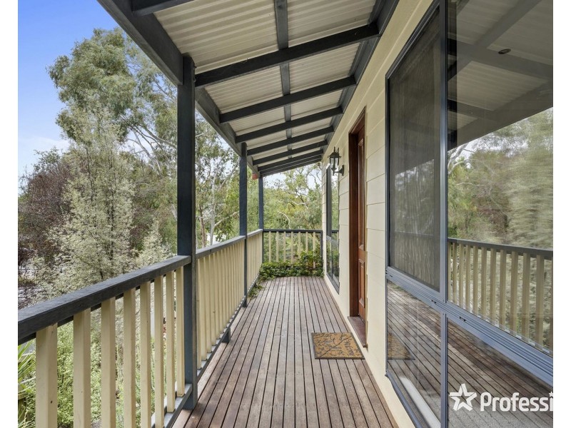 9A Edmond Crescent, Wandin North VIC 3139