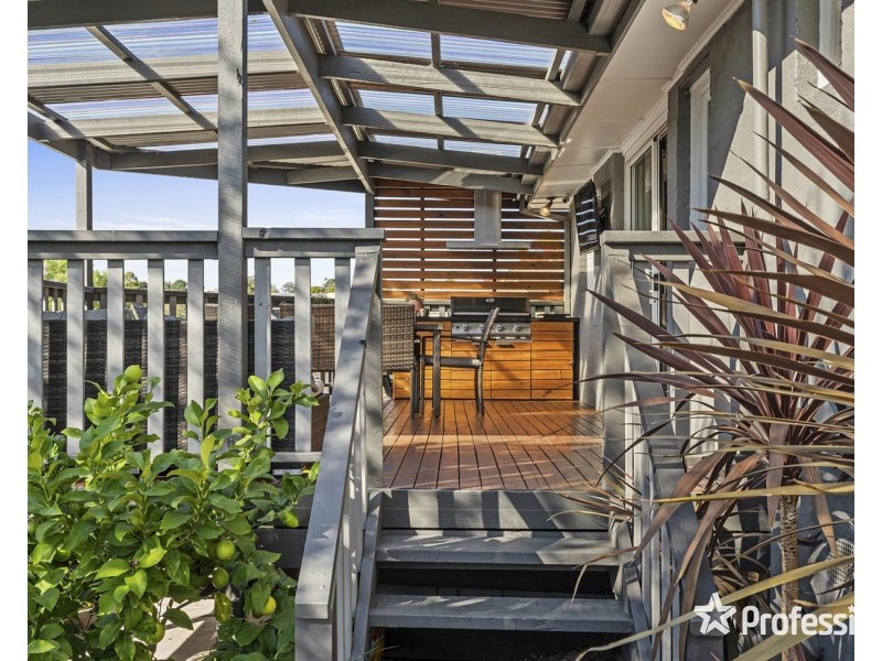 23 Sheldon Avenue, Mooroolbark VIC 3138