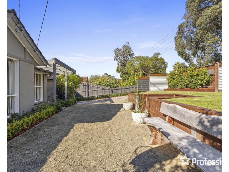 23 Sheldon Avenue, Mooroolbark VIC 3138