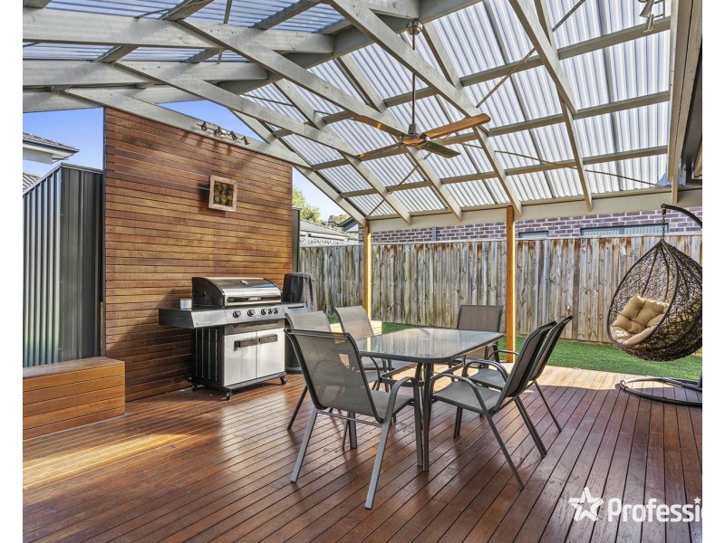 8 Knight Way, Chirnside Park VIC 3116