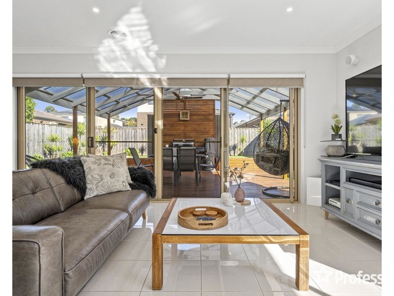 8 Knight Way, Chirnside Park VIC 3116