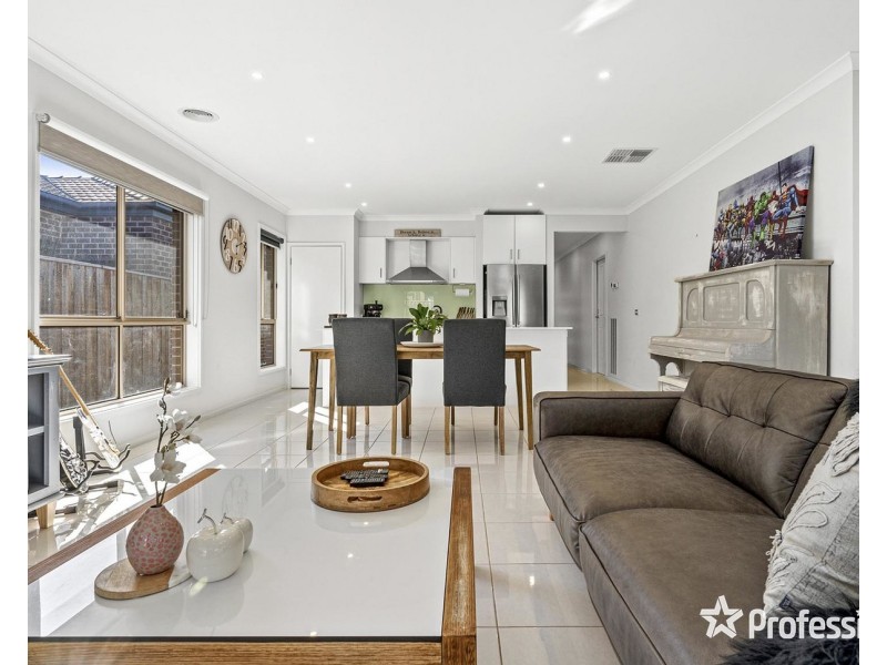 8 Knight Way, Chirnside Park VIC 3116