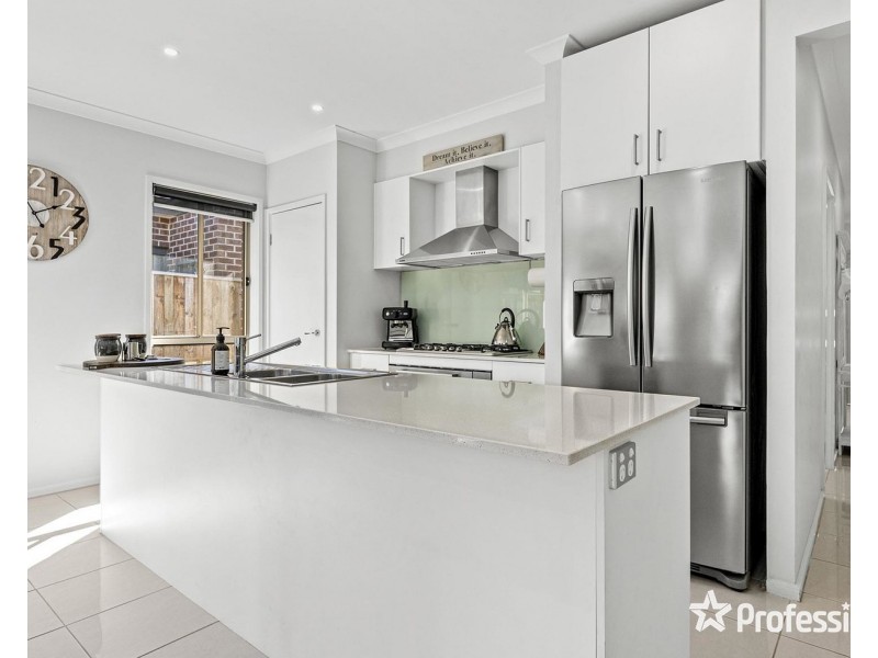 8 Knight Way, Chirnside Park VIC 3116