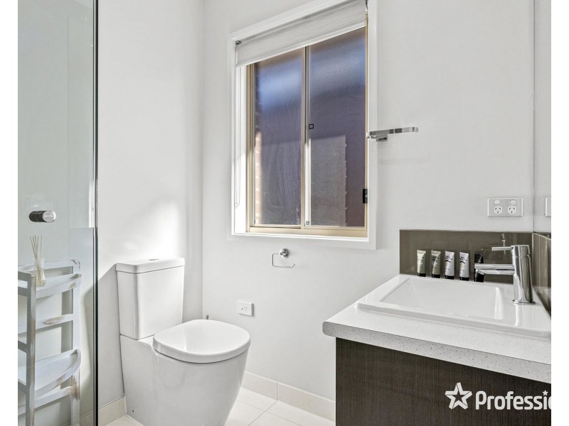 8 Knight Way, Chirnside Park VIC 3116