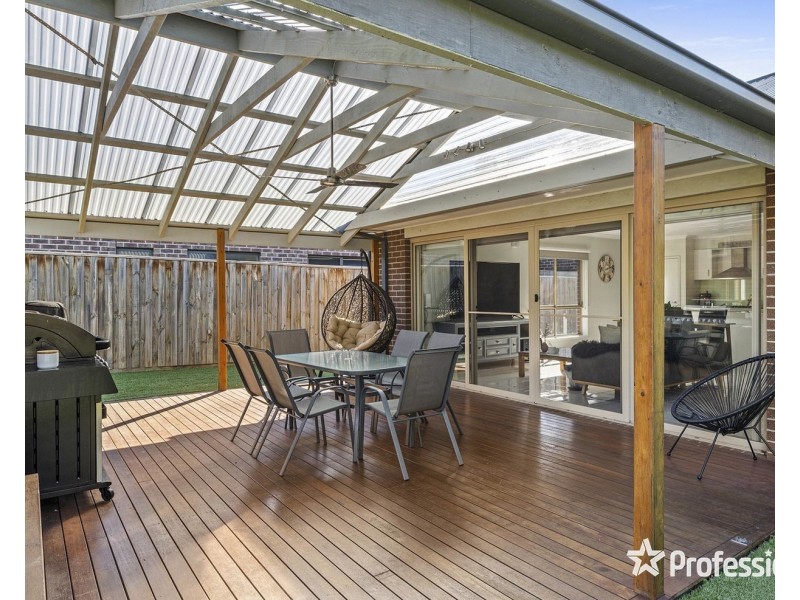 8 Knight Way, Chirnside Park VIC 3116