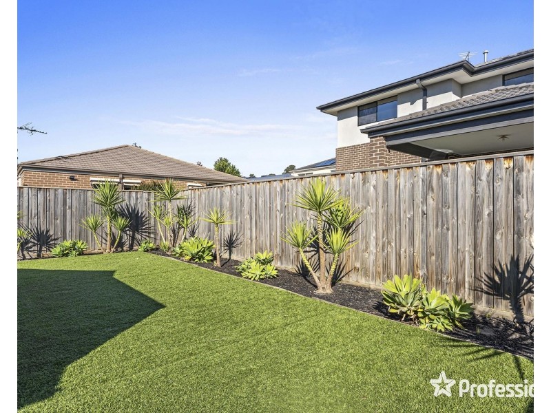 8 Knight Way, Chirnside Park VIC 3116