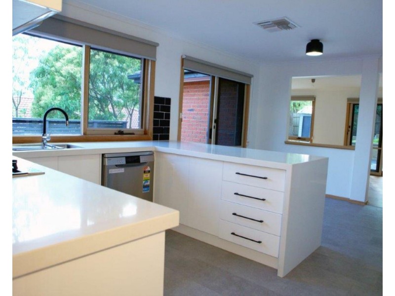 142 Nangathan Way, Croydon North VIC 3136