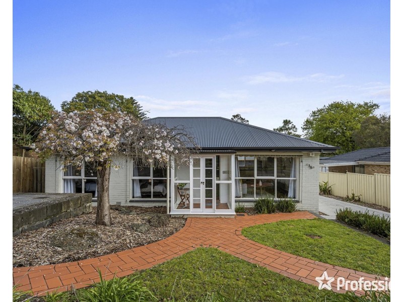 16 Swinburne Avenue, Mooroolbark VIC 3138