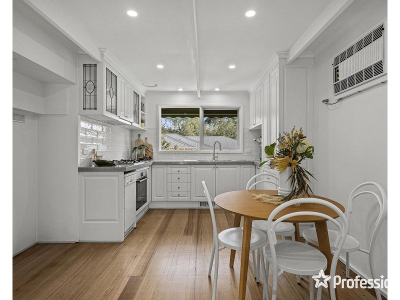 16 Swinburne Avenue, Mooroolbark VIC 3138