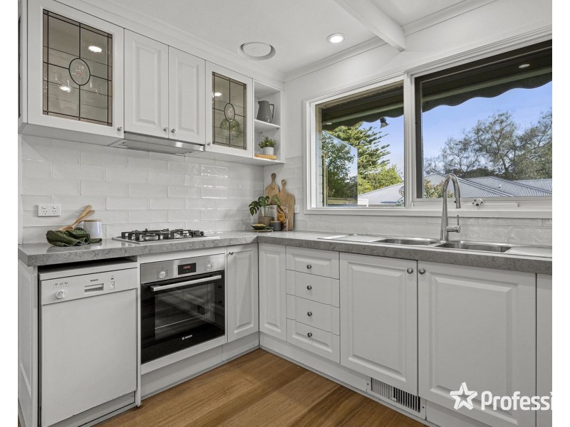 16 Swinburne Avenue, Mooroolbark VIC 3138