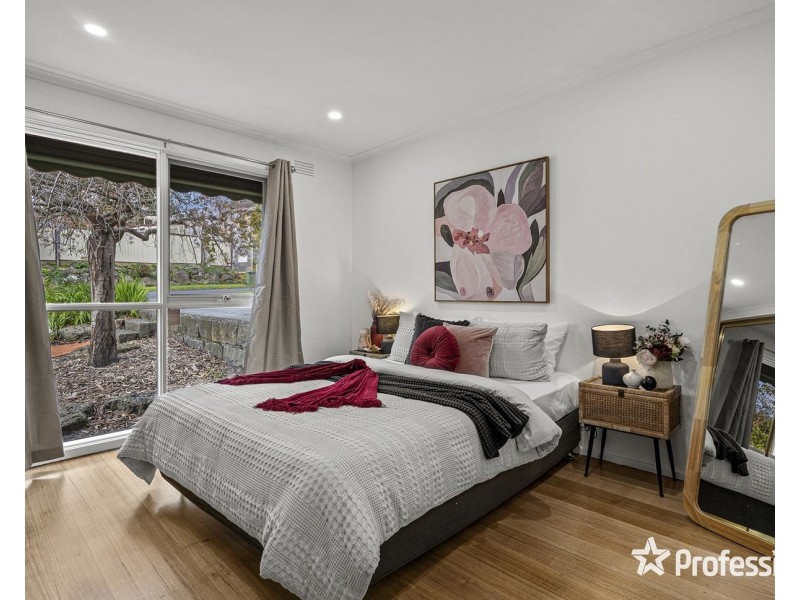 16 Swinburne Avenue, Mooroolbark VIC 3138