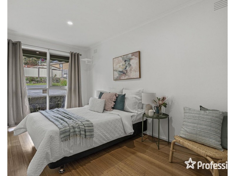 16 Swinburne Avenue, Mooroolbark VIC 3138
