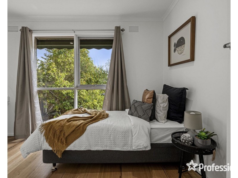 16 Swinburne Avenue, Mooroolbark VIC 3138