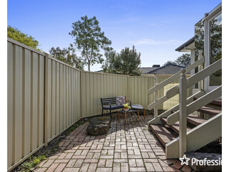 16 Swinburne Avenue, Mooroolbark VIC 3138