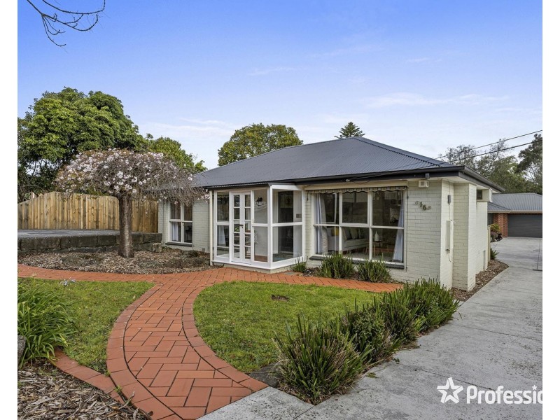 16 Swinburne Avenue, Mooroolbark VIC 3138