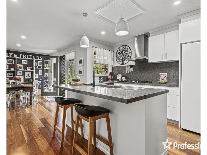 56 Struan Avenue, Mooroolbark VIC 3138