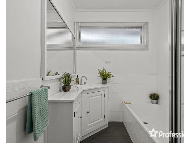 56 Struan Avenue, Mooroolbark VIC 3138