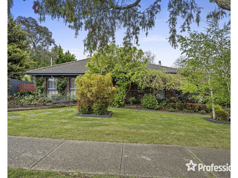 56 Struan Avenue, Mooroolbark VIC 3138