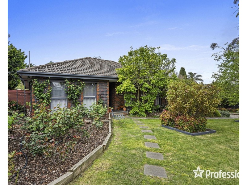 56 Struan Avenue, Mooroolbark VIC 3138