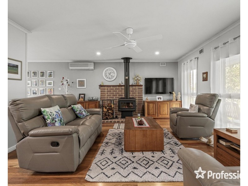 56 Struan Avenue, Mooroolbark VIC 3138