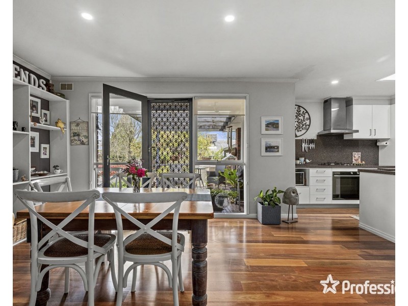 56 Struan Avenue, Mooroolbark VIC 3138