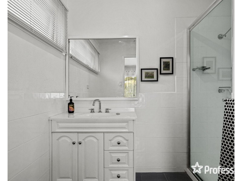 56 Struan Avenue, Mooroolbark VIC 3138