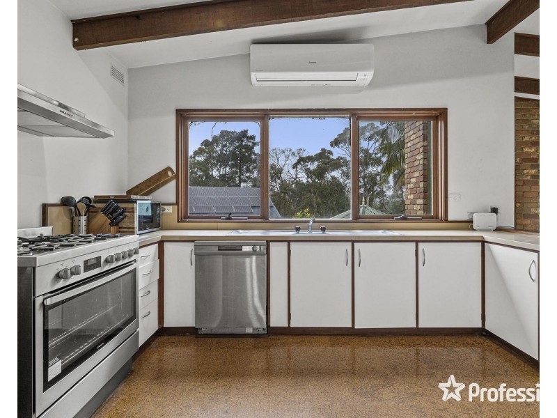 12 Birdwood Avenue, Healesville VIC 3777