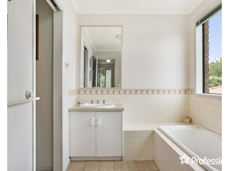 2 Archer Close, Lilydale VIC 3140