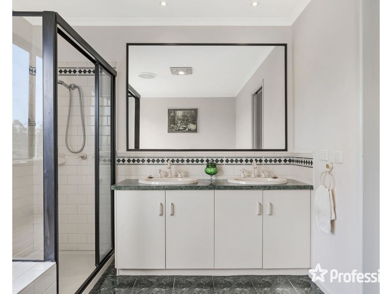 2 Archer Close, Lilydale VIC 3140