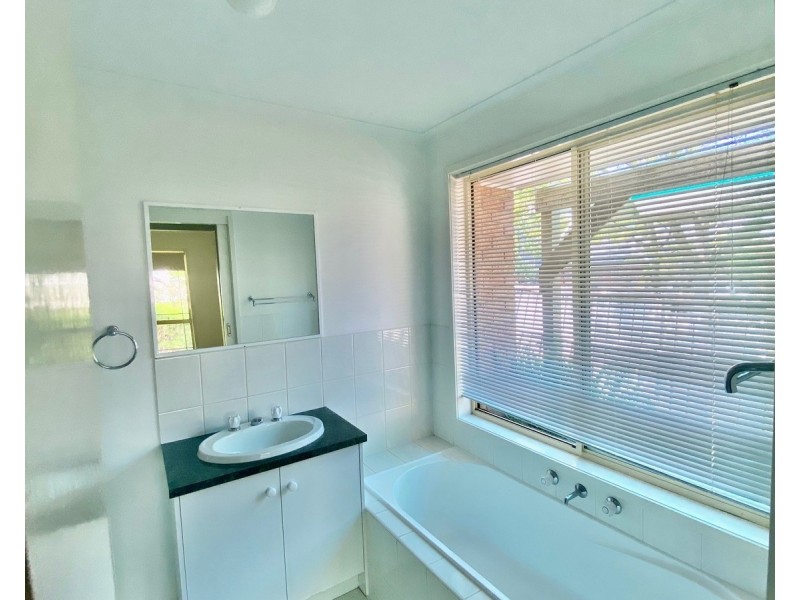 5 Yarraridge Drive, Chirnside Park VIC 3116