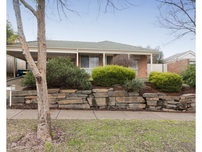 5 Yarraridge Drive, Chirnside Park VIC 3116