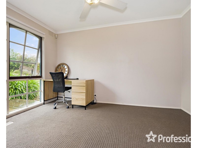 11 Weymar Crescent, Wandin North VIC 3139