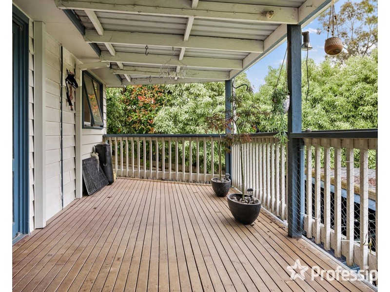11 Weymar Crescent, Wandin North VIC 3139