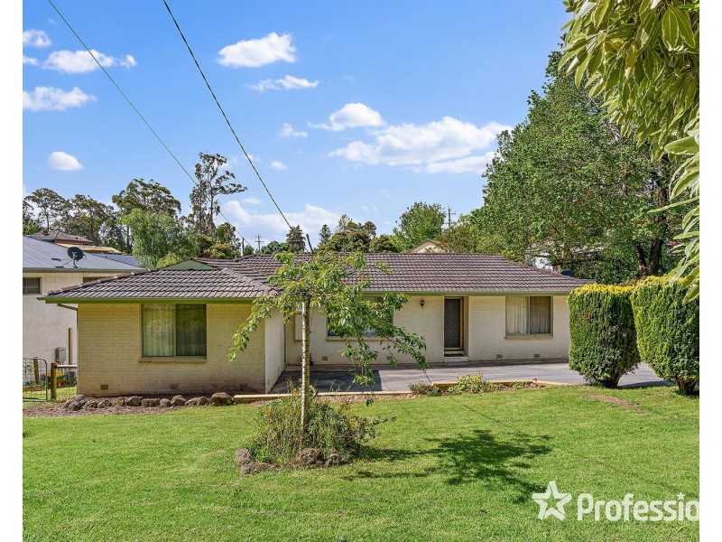 4 Priestley Crescent, Mount Evelyn VIC 3796