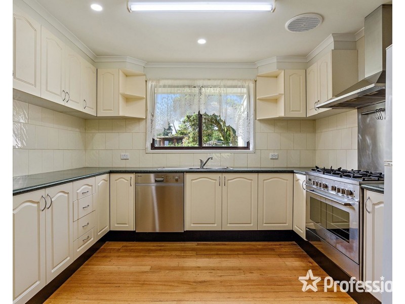 4 Priestley Crescent, Mount Evelyn VIC 3796