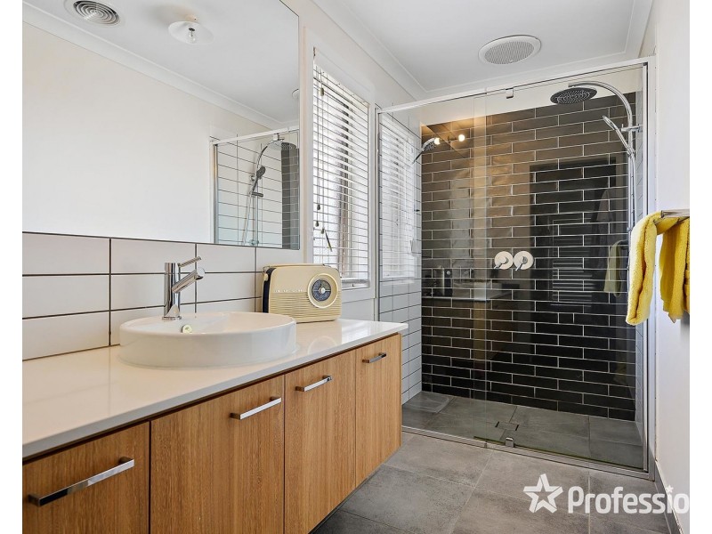 2B Frances Avenue, Yarra Glen VIC 3775