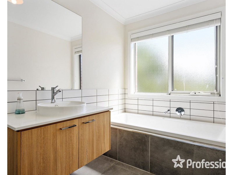 2B Frances Avenue, Yarra Glen VIC 3775